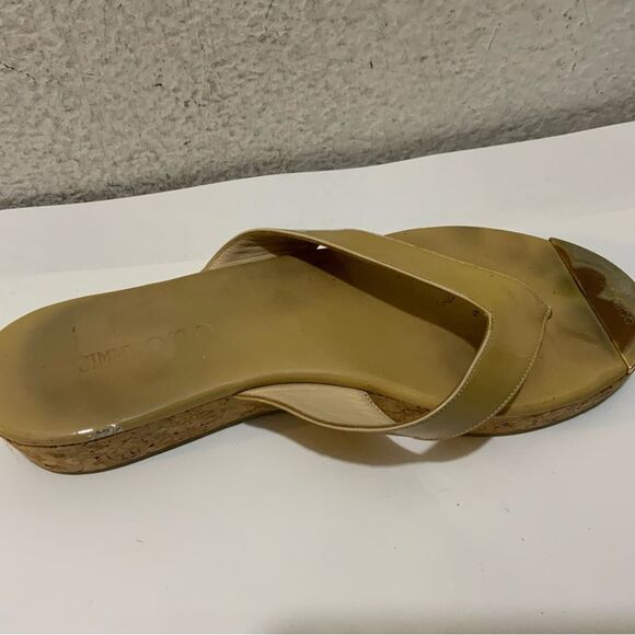 JIMMY CHOO AUTH $699 Women Beige Patent Leather Pence Thong Wedge Sandals Sz 37 - Picture 3 of 12